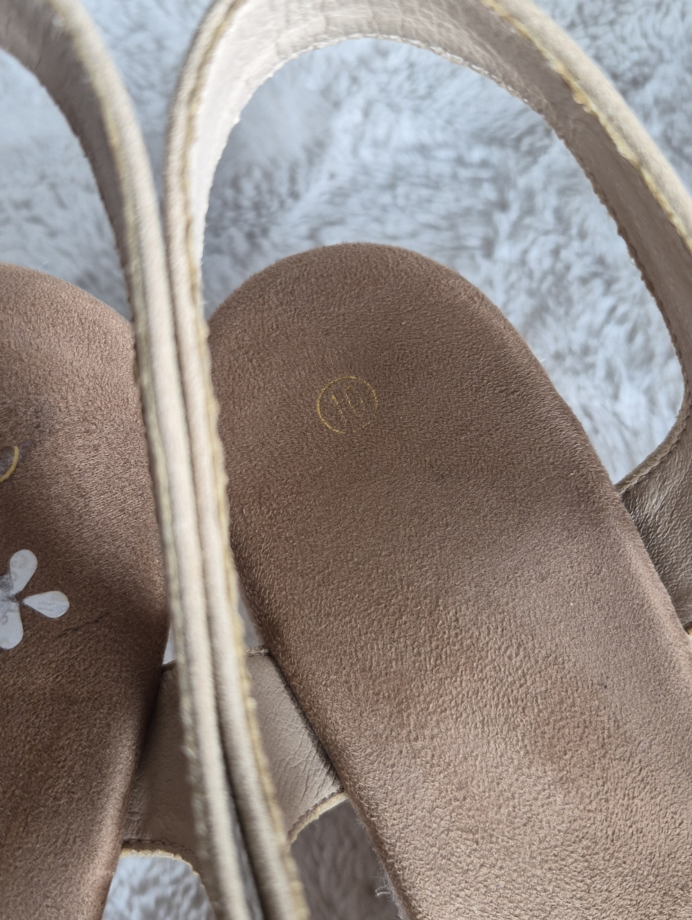 Wedge Criss Cross Stretch Low Sandals Womens Sz 10W Neutral Tan Minimalist - Picture 7 of 8